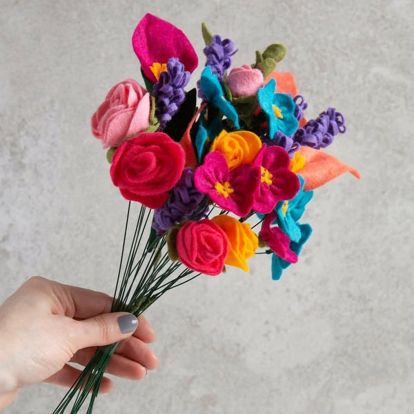 CraftSource Market Wool Couture Felt Flower Bouquet Kit Review