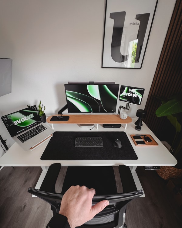 Desktronic Review