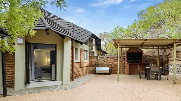 Dikhololo The Studio Apartment Review