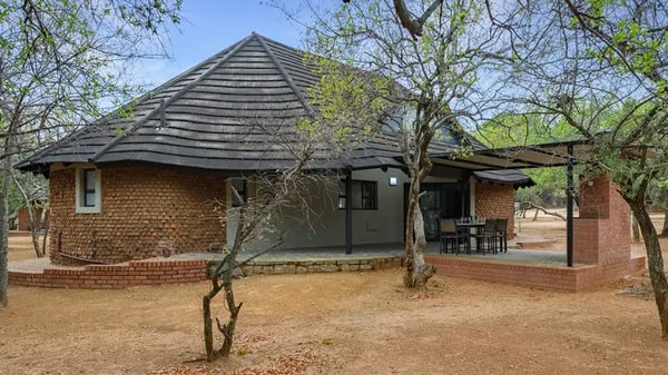 Dikhololo The Three-bedroom Chalet Review