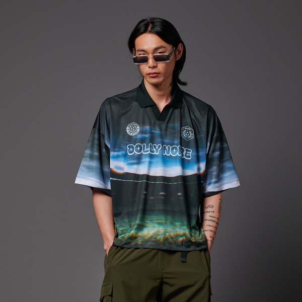 Dolly Noire Blurred Field Over Polo Tee Recensione