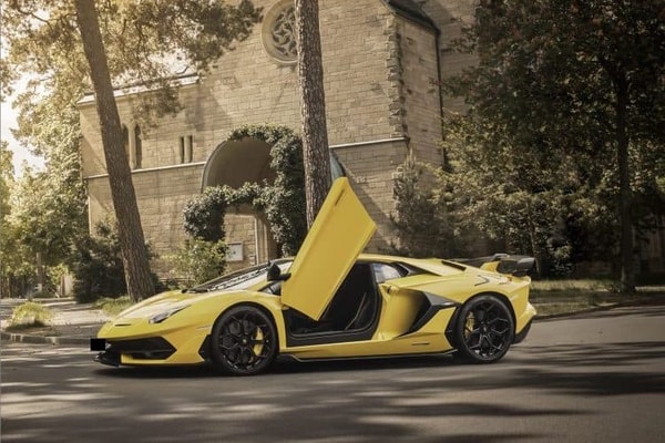 DRIVAR Lamborghini Aventador SVJ Coupe Review