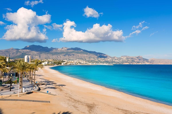 East Midlands Airport Flight to Alicante Review