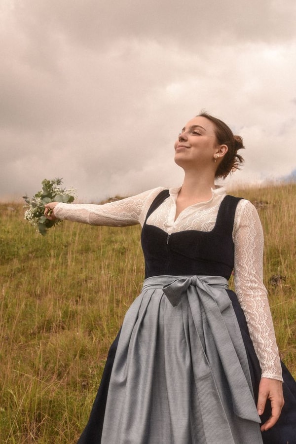 Edelnice Midi Dirndl Luna Samt Blau Bewertungen