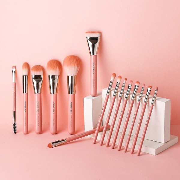 EIGSHOW JADE Series Pro 15-Piece Professional Makeup Brush Kit Review