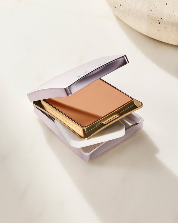 &Uuml;ber Elizabeth Arden