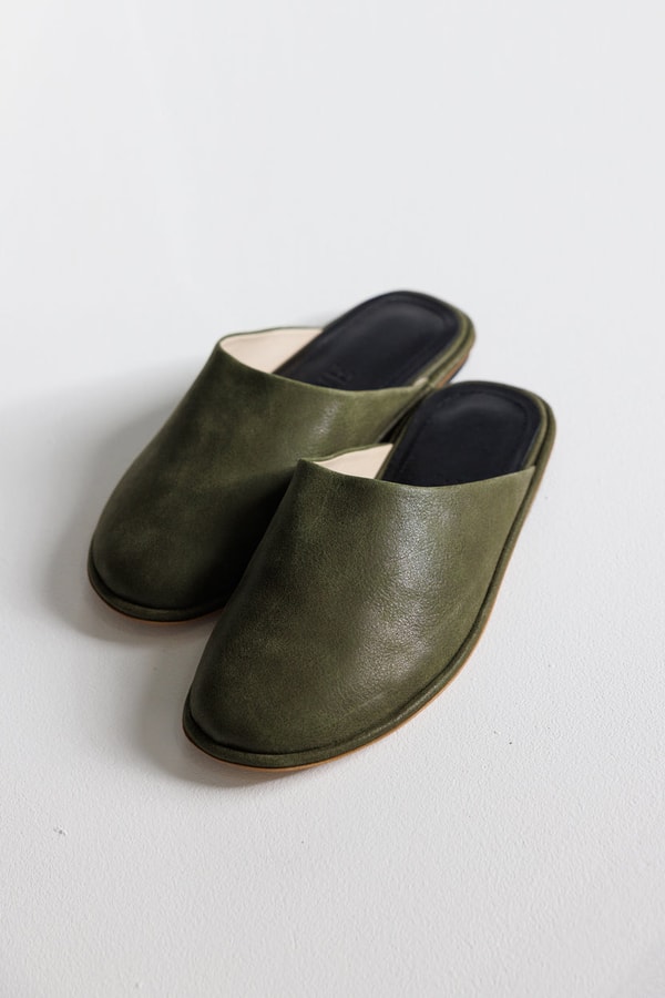 Emote World Leather Slippers Review