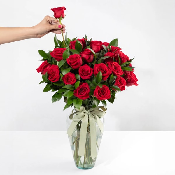 Envia Flores Cl&aacute;sico Amor con 24 Rosas Rojas Rese&ntilde;a