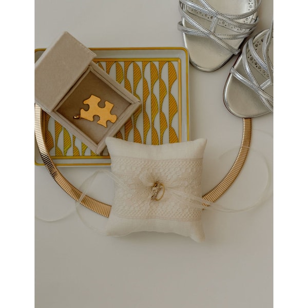 Esencial Hogar Ivory Lace Ring Pillow Review