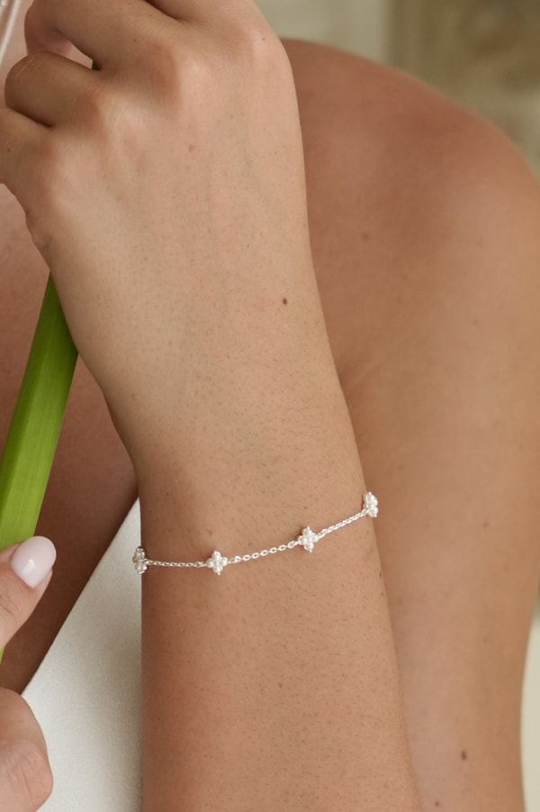 Estella Bartlett Mini Pearl Flower Bracelet Review