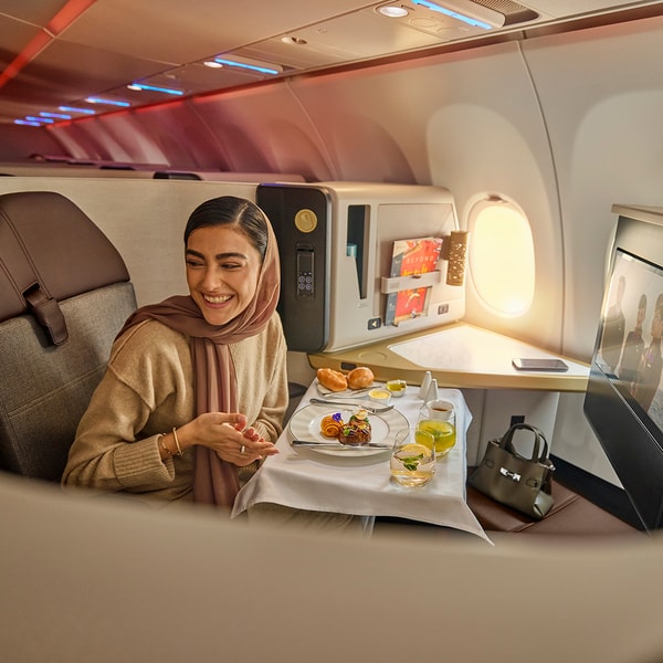 Explore the Experience of Etihad Airways