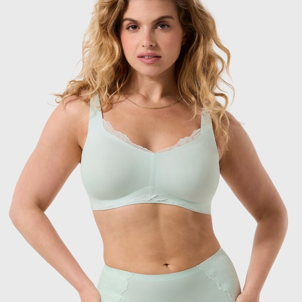 Evelyn & Bobbie Smooth Lace Beyond Bra Review