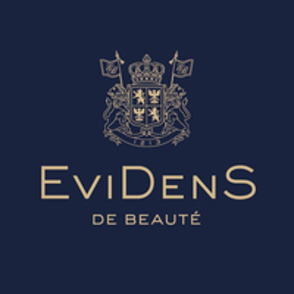 EviDenS de Beaut&eacute; vs La Prairie Skincare Comparison