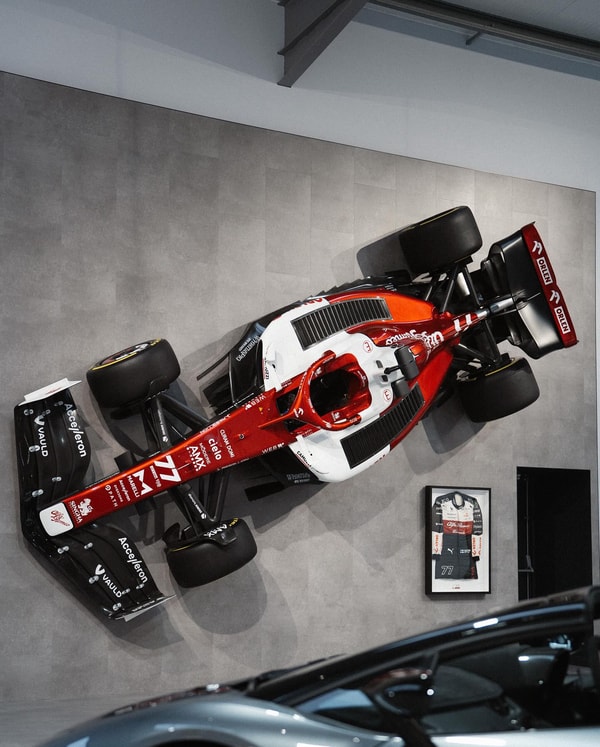 F1 Authentics Review