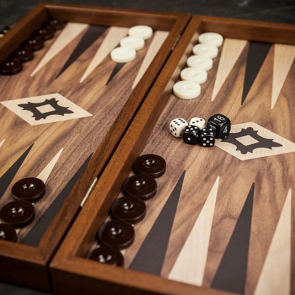 Farrar & Tanner Manopoulos Walnut Wood Effect Backgammon Set - Medium Review