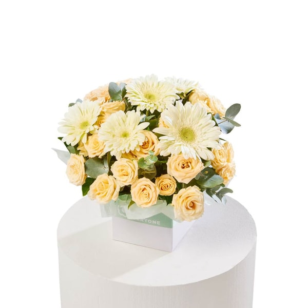 Flowers for Everyone Peaches & Cream Flower Box Review