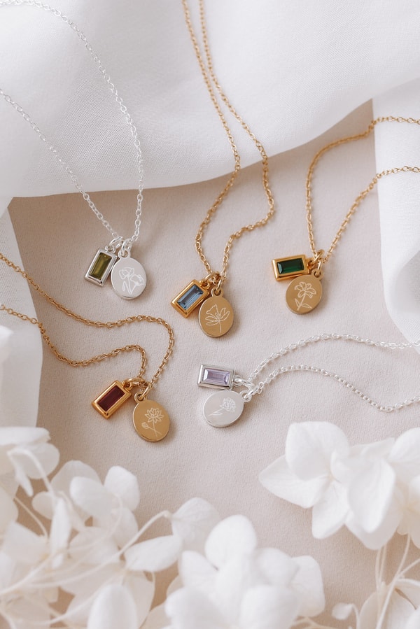 Frankly My Dear Lily Necklace Review