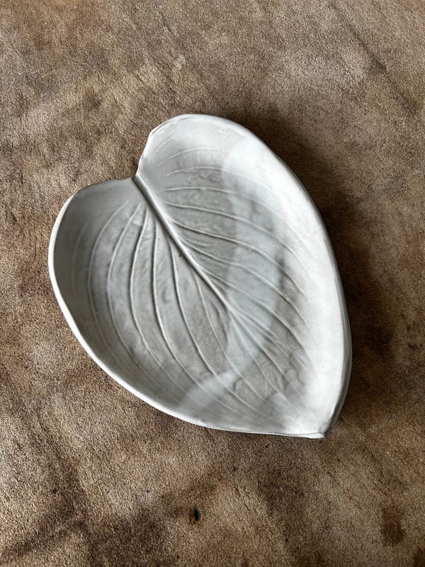 Gina DeSantis Handcrafted Leaf Plate in Salt Review