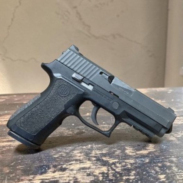 Guns International Review