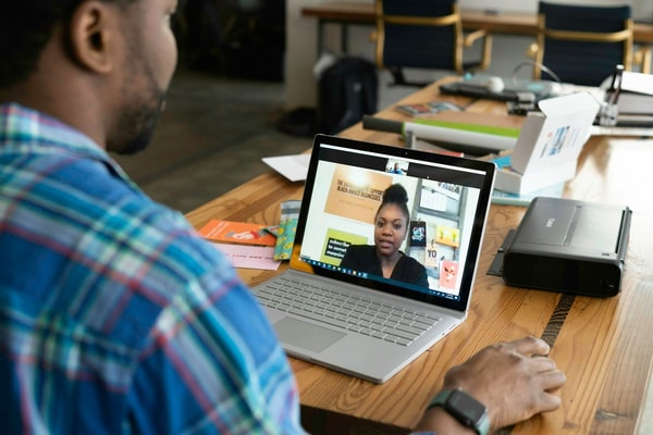 HappyScribe AI Meeting Note-taker Review