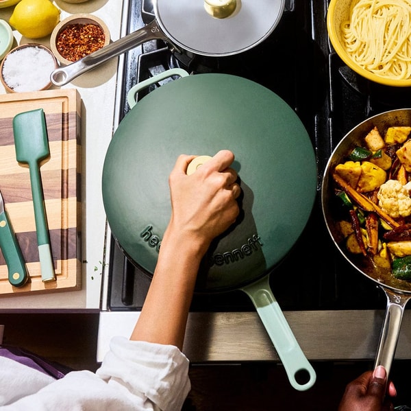 Hedley & Bennett Shiso Green Enameled Cast Iron Dutch Oven Review