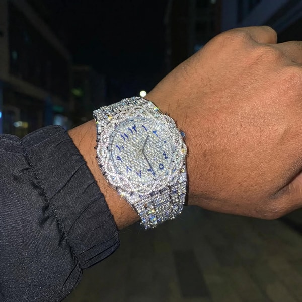 Helloice: Bold Looks, No Apologies