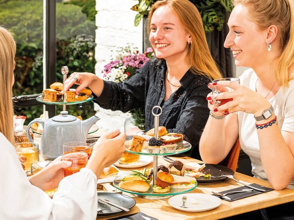 Over HighTea