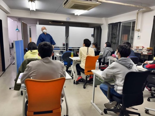 HIRO ACADEMIAについて
