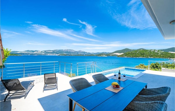 Hometogo Casa vacacional con piscina privada, terraza y sauna Review