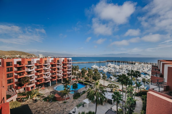 About Hotel Coral & Marina