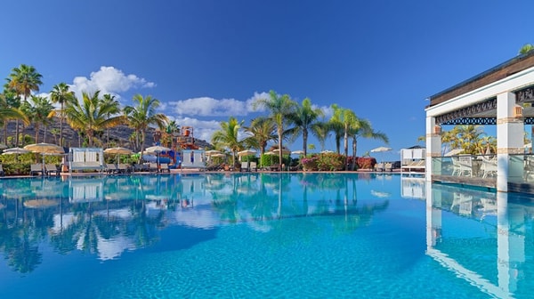 Hotel Treats Review