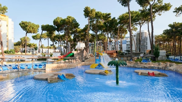 Hotel Treats Water Park Day Pass with Lunch Review