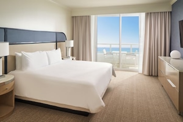 HotelBooker Junior Suite Bay View Review