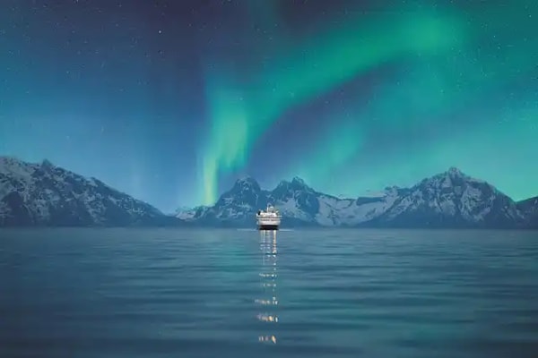 About Hurtigruten