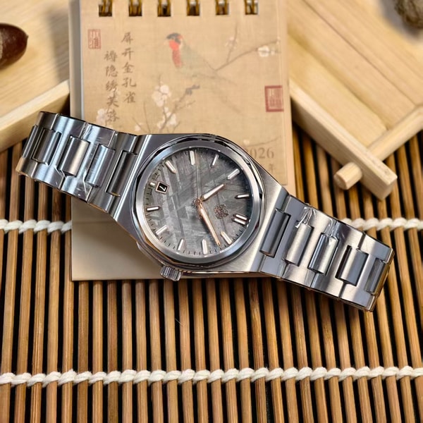 About IXDAO Watches
