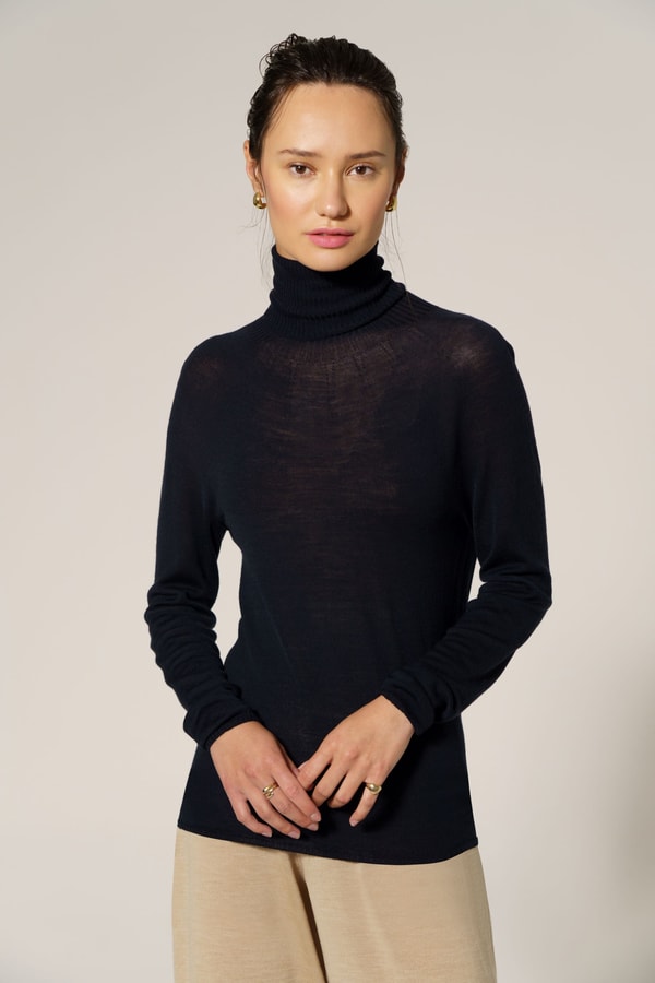 La Saison Sportive Celeste Turtleneck Review