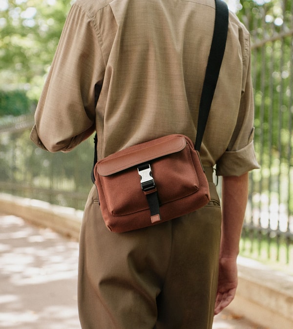 Le Tanneur petit sac bandouli&egrave;re en toile coton et cuir lisse Avis