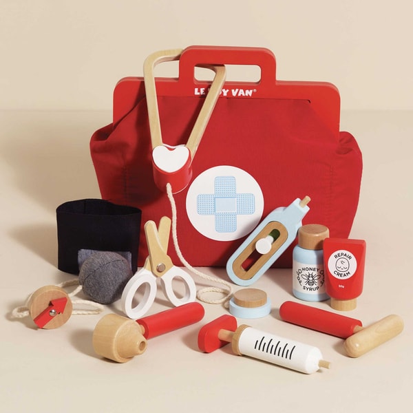 Le Toy Van Vintage Doctor Roleplay Wooden Kit Review