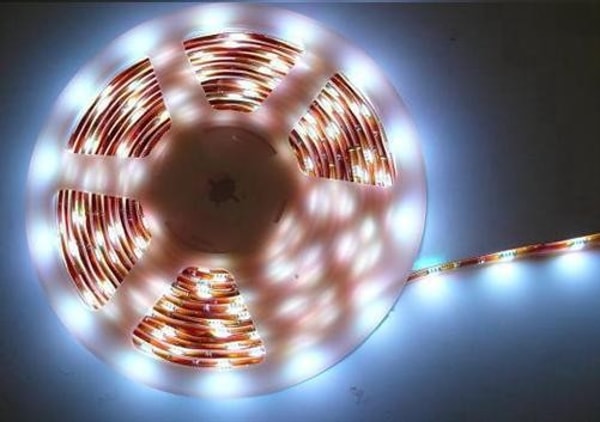 Lichtdiscount 5 m Rolle SMD RGB LED Strip Leiste IP65 - 12 V dimmbar Bewertung