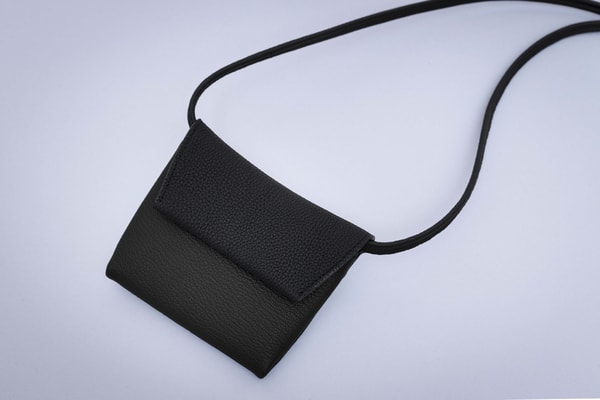 Livelty TOKYO Wallet Pochette レビュー