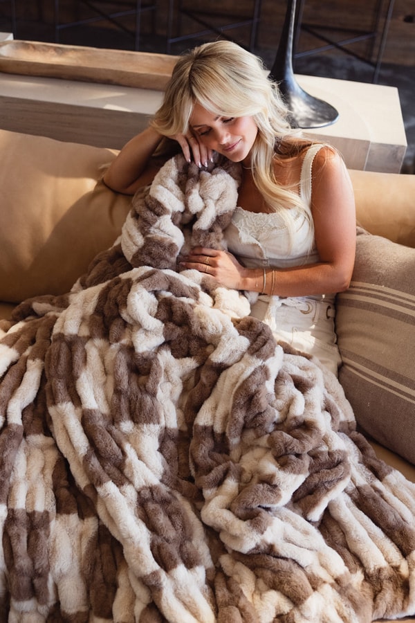Lola Blankets Mocha Check Blanket Review