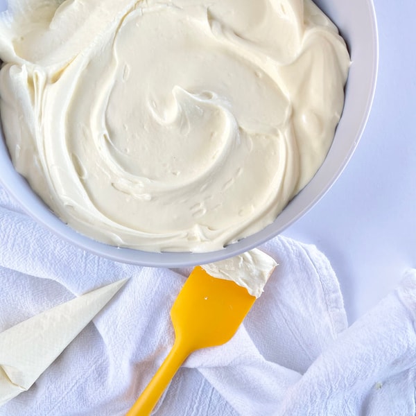 Lolly's Home Kitchen I Can't Believe It's Not Buttercream Review
