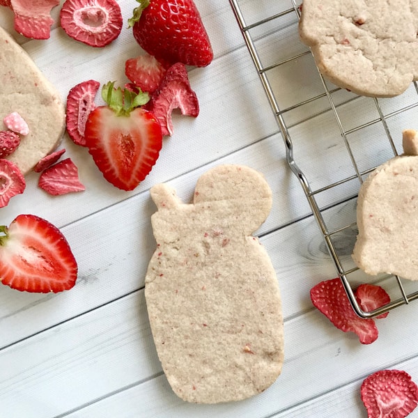 Lolly's Home Kitchen Perfectly Sweet Strawberry Sugar Cookie Review