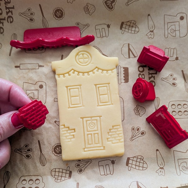 Make Bake Stamp & Bake Holiday Village Cookie Craft Kit Review