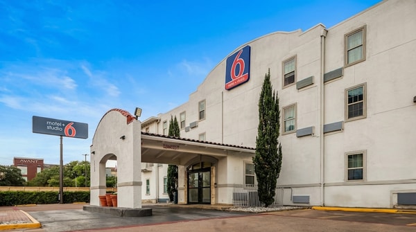 Motel 6 Suites Dallas TX Downtown Reviews