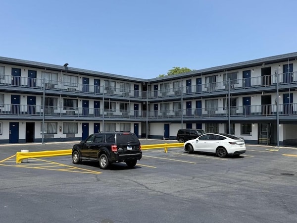 About Motel 6