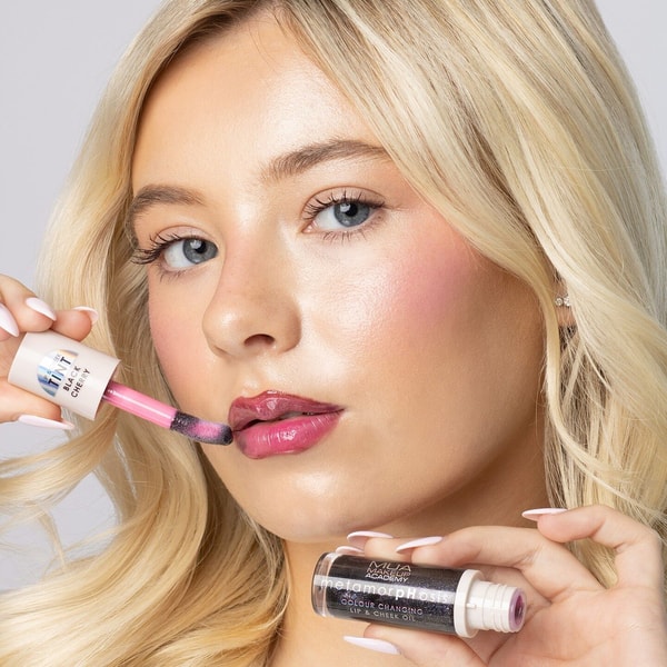 MUA MAKEUP ACADEMY Review