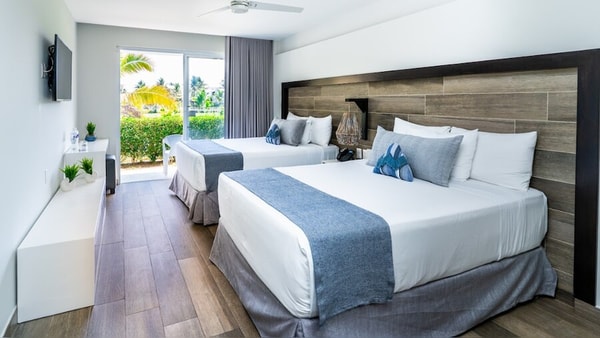 Oceana Resort + Conventions Deluxe Double Room Review