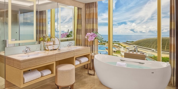 Okada Manila Deluxe Room Reviews