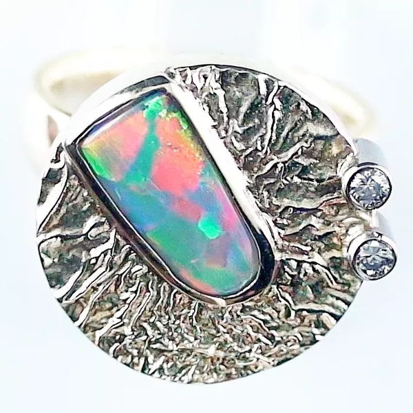 Opal-Schmiede Einzigartiger Designer-Ring aus 14k Gelbgold mit Semi Black Opal und Diamanten - drehbarer Ringkopf Bewertung